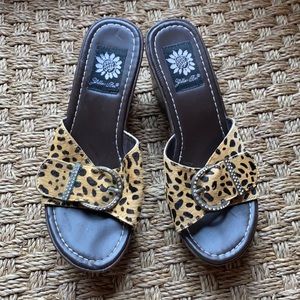 Yellow Box Leopard wedges, size 6